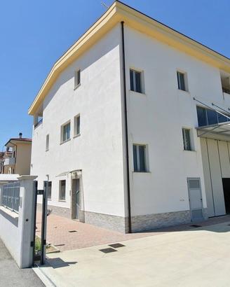 CAPANNONE ARTIGIANALE CON PIAZZALE
