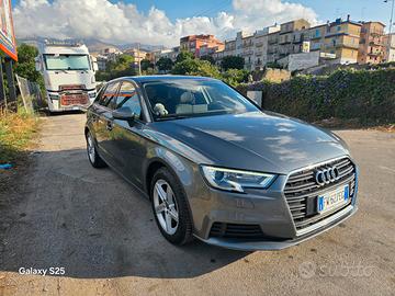 Audi A3 1.6Tdi 116 cv S-tronic
