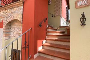 Casa rurale , doppia entrata, in corte interna