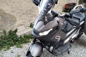 XADV750 buono stato regolarmente tagliandata e app
