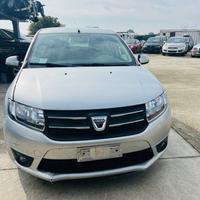 Dacia Sandero grigia