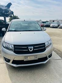 Dacia Sandero grigia