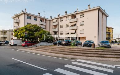 AMPIO QUADRILOCALE IN ZONA BEN SERVITA