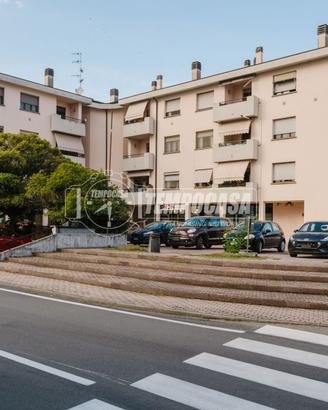 AMPIO QUADRILOCALE IN ZONA BEN SERVITA