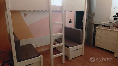 Letto a castello con scrivania e divani integrati