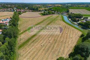 Rustico / Casale di 649 m² con più di 5 locali a V