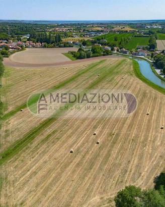Rustico / Casale di 649 m² con più di 5 locali a V