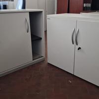 Armadio bianco basso con ante della Steelcase 
