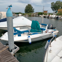 Barca con carrello stradale