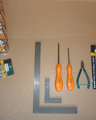 Squadre e cacciaviti BETA + tronchese elettronica