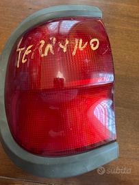 Faro posteriore sinistro Nissan Terrano II