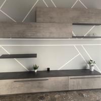 Parete attrezzata e vetrinetta