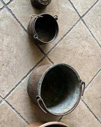 Set di 5 oggetti antichi in rame da cucina