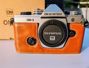 OM System OM-3 argento, come nuovo