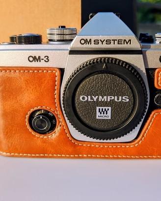 OM System OM-3 argento, come nuovo
