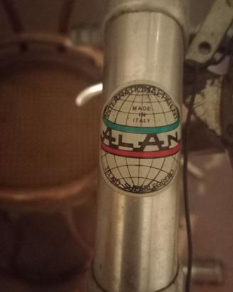 Bici con telaio superleggero  Alan .