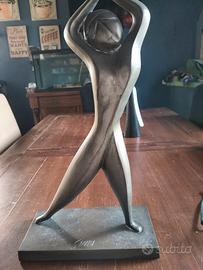 scultura in bronzo 
