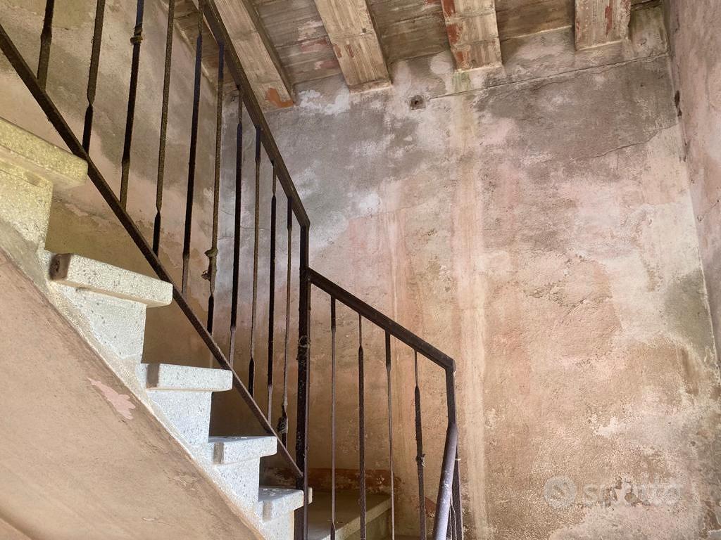 DOGALETTO Rustico immerso nel verde da restaurare - Vista 4