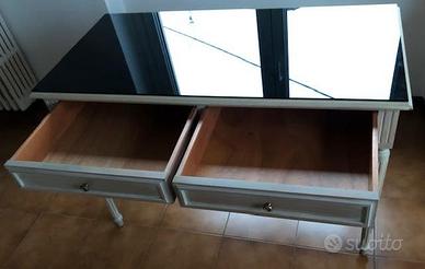 Scrivania con piano in vetro