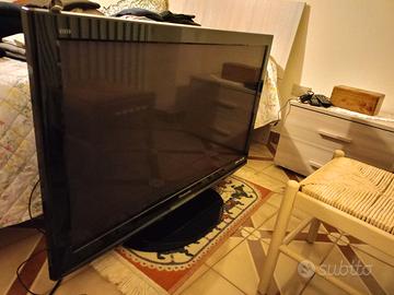 Televisore schermo piatto 42" pollici con decoder