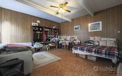 CASA INDIPENDENTE IMMERSA NEL VERDE IN ZONA TRANQU