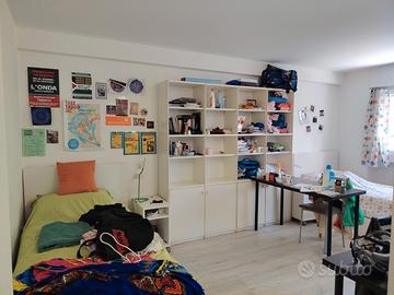 Luminosa stanza per studentesse