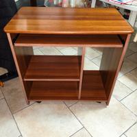  mobile per computer più tavolo con sedie 