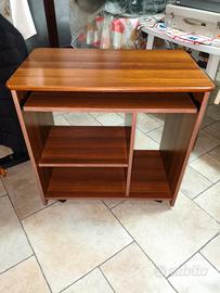  mobile per computer più tavolo con sedie 