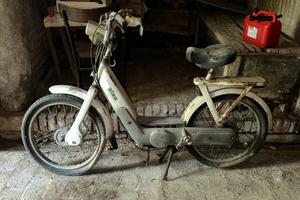 Scooter bianco ciao della piaggio