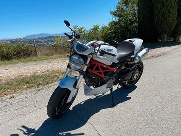 Ducati Monster 796