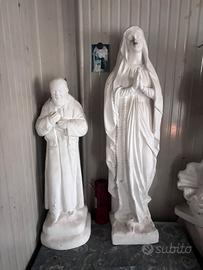 Statue tenute benissimo padre pio e della madonna