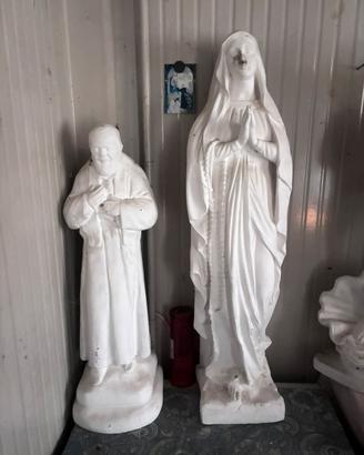 Statue tenute benissimo padre pio e della madonna