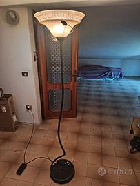 Piantana da terra con luce alogena