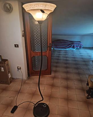 Piantana da terra con luce alogena
