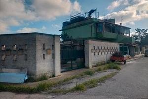 Terreno recintato e con pavimetazione industriale