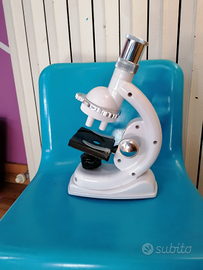 Microscopio giocattolo