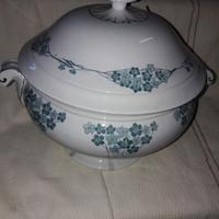 ZUPPIERA IN CERAMICA BIANCA CON DECORI,fine 800