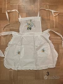 Grembiule Vintage Bianco in Cotone/Lino con Ricami