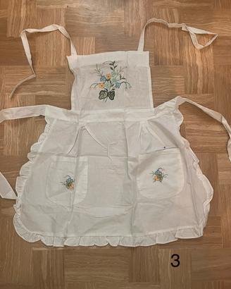 Grembiule Vintage Bianco in Cotone/Lino con Ricami