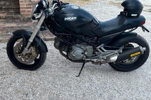 Ducati Monster 600 dark