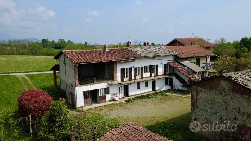 Rustico / Casale di 409 m² con 5 locali e box auto - Vista 3