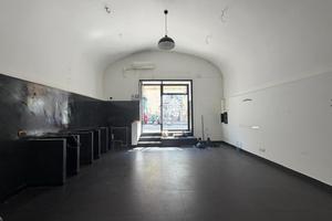 NEGOZIO A NAPOLI