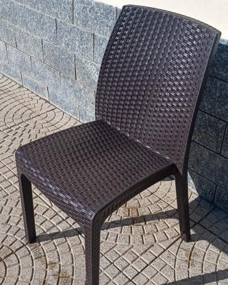 5 sedie e 1 tavolo da esterno