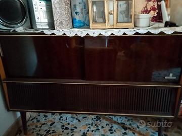 Mobile Grundig radio e giradischi