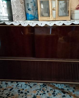 Mobile Grundig radio e giradischi