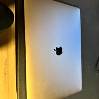 MacBook Pro 15” con touchbar