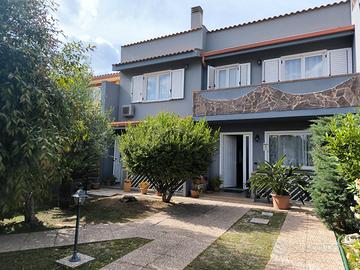 Villa trilivelli con giardino