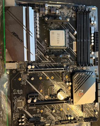 ASRock X570 Phantom Gaming 4 + Ryzen 7 2700x