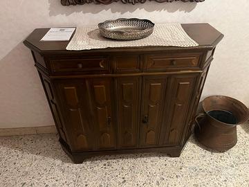 Credenza in legno stile classico