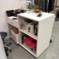 Banco con vano da cassa per negozio